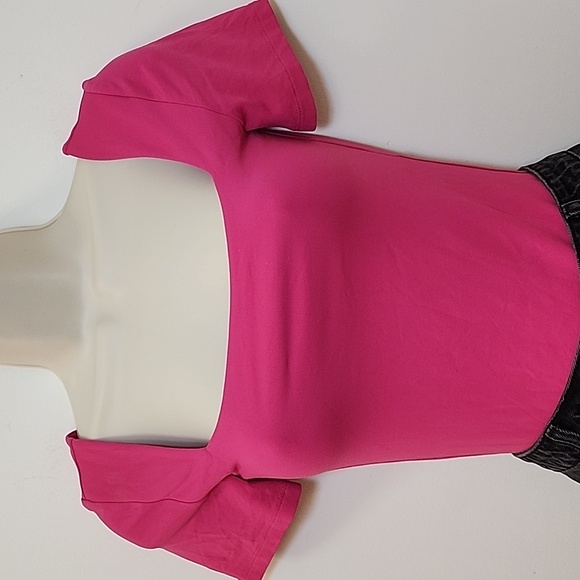 Aritzia Babaton Contour Romamtic Magenta Short Sleeve Square Neck Bodysuit Sz S - Picture 2 of 16